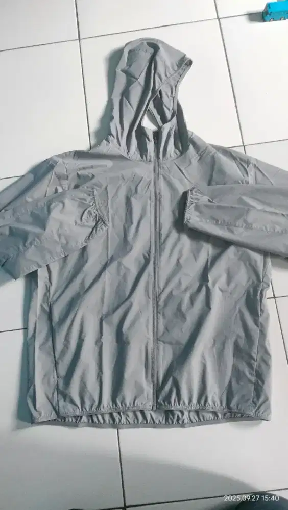 JAKET PARKA UNIQLO PROTEKSI SINAR UV