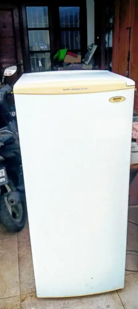 Freezer Sanyo mak nyoss..