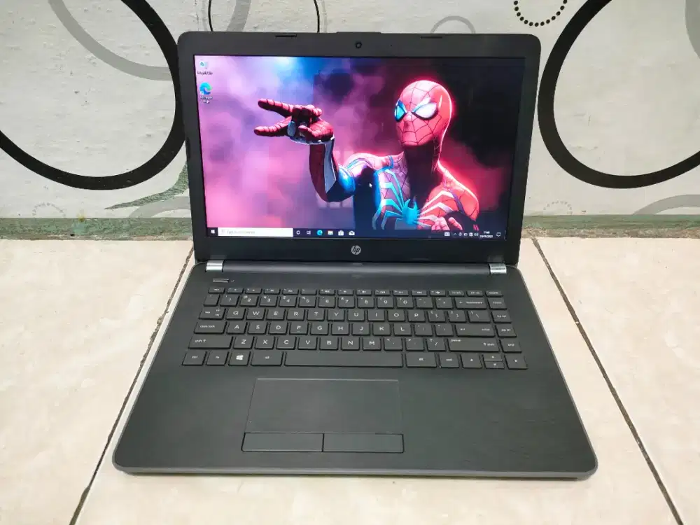 Laptop HP 14 - bs711TU