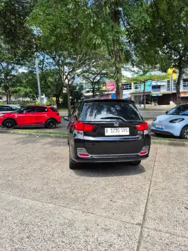 Dijual mobil honda mobilio hitam matik 2014