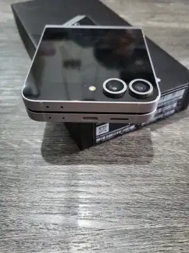 Samsung Galaxy Flip 6 12/256GB Ex Resmi SEIN