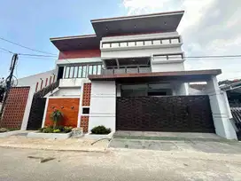 Rumah Baru 3 Lantai Minimalis Modern Semi Furnish Parakan Batununggal Bandung