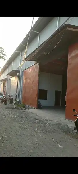 Disewakan gudang 2 lantai di kedinding tengah surabaya