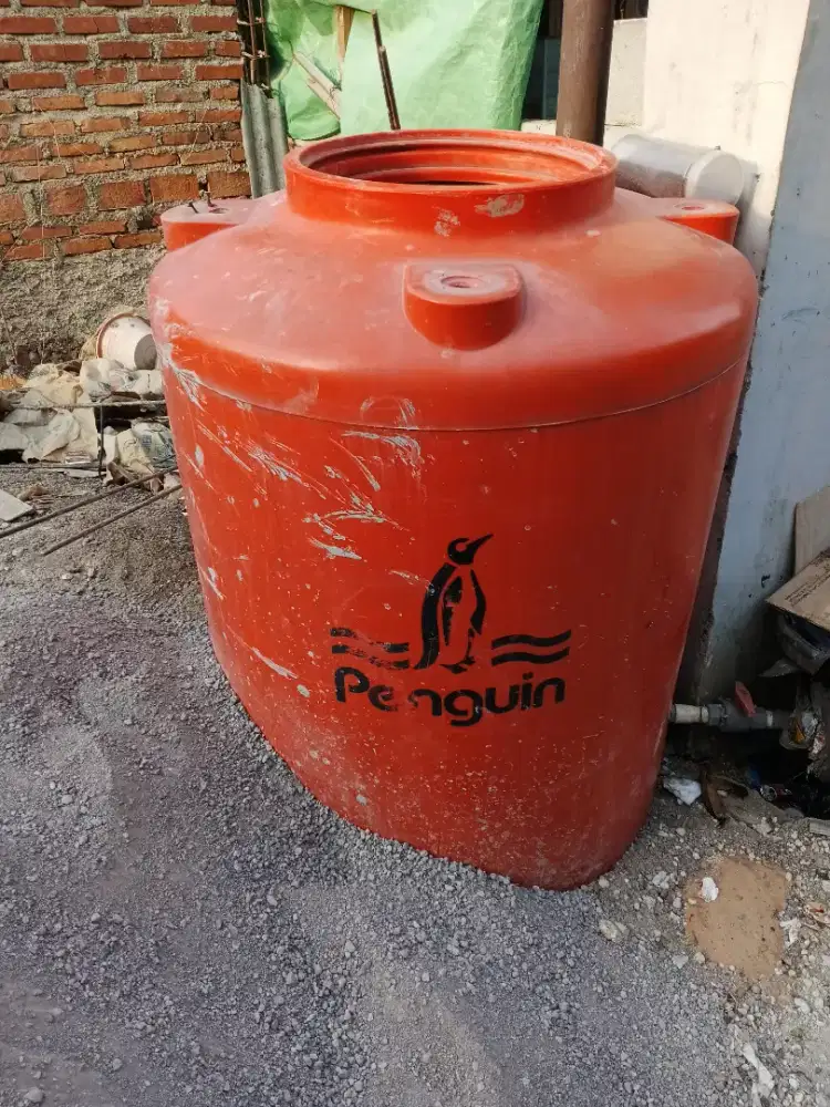 Tandon air merk penguin