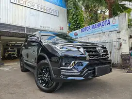22 rb km Fortuner 2.8 GR 4x4 tetra drive diesel at 2023 nik 2022 hitam