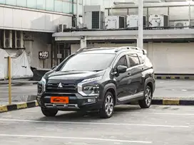 Xpander Cross Premium package 1.5 AT Hitam 2024 abu abu