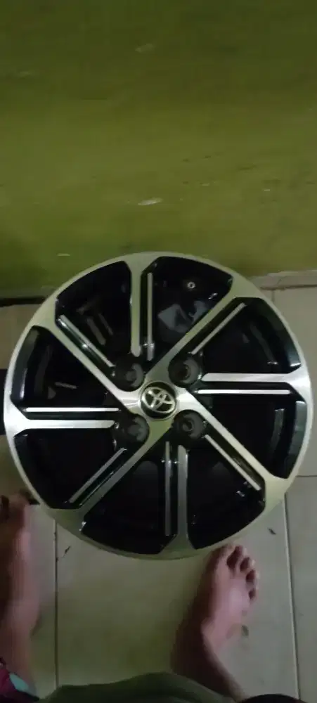 Velg OEM Calya tahun 2022, sangat mulus