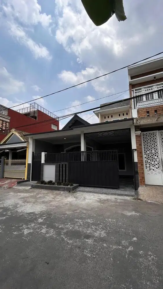 Rumah Dijual 3 Lantai, Malang Kota, Strategis