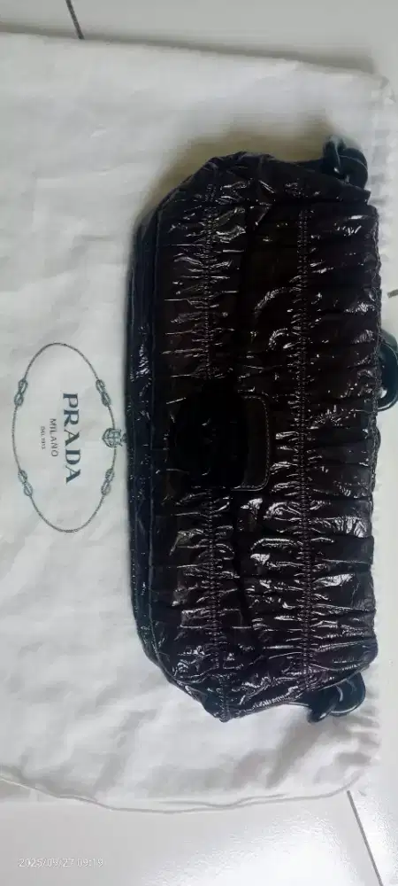 Tas branded perempuan