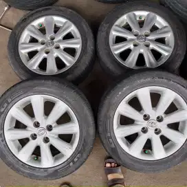 Velg original Toyota Yaris ring 15 pcd 4x100 ban 185/60 R15 4pcs