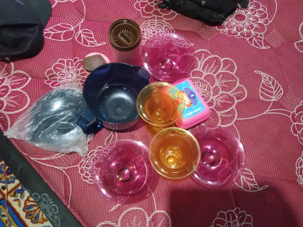 Perlengkapan dapur Tupperware masih layak pakai..