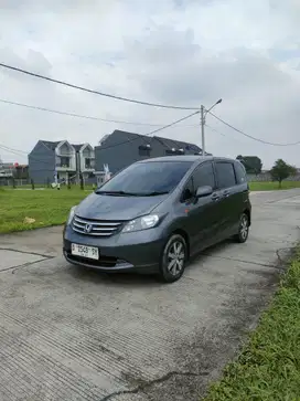 Honda Freed psd metic 2010 mobil bekasmurah