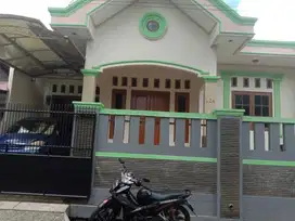 TURUN HARGA..! Rumah Cakep Depan Lapangan Basket - Cipinang  Indah 1