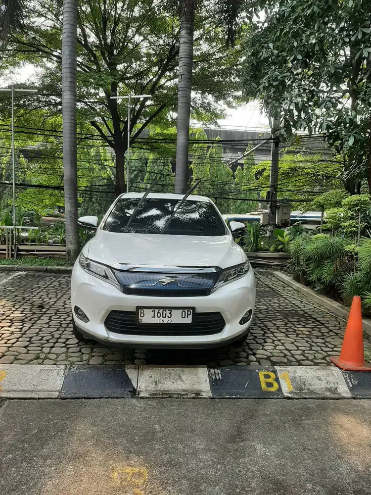 Toyota harrier 2.0 AT 2014