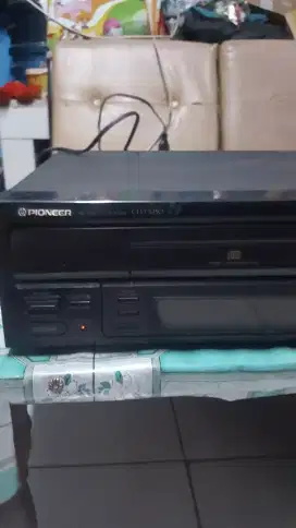 Laser disc pioneer player