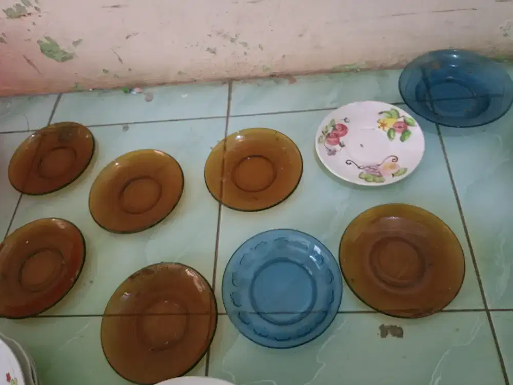 Piring kecil 1000 1 buah