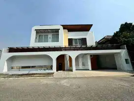 Dijual Rumah 400 m² Kebonsari Elveka Grahamas
