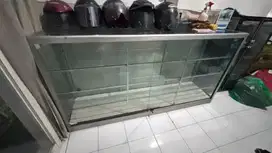 Etalase Kaca Bekas