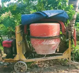 Molen pengaduk cor semen