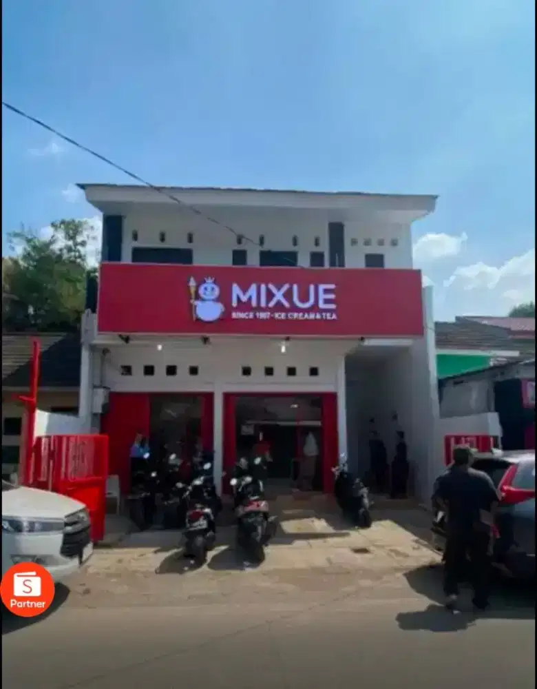 staff mixue ice cream