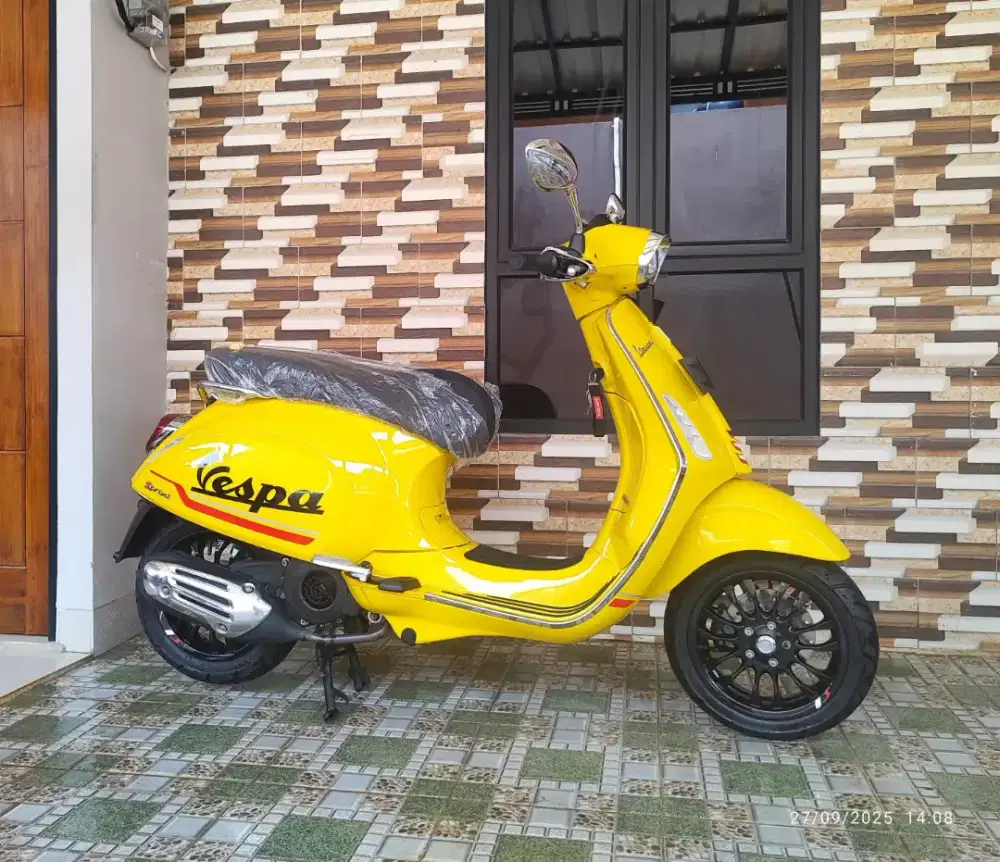 Vespa sprint s 150 iget abs tahun 2022 gress seperti baru