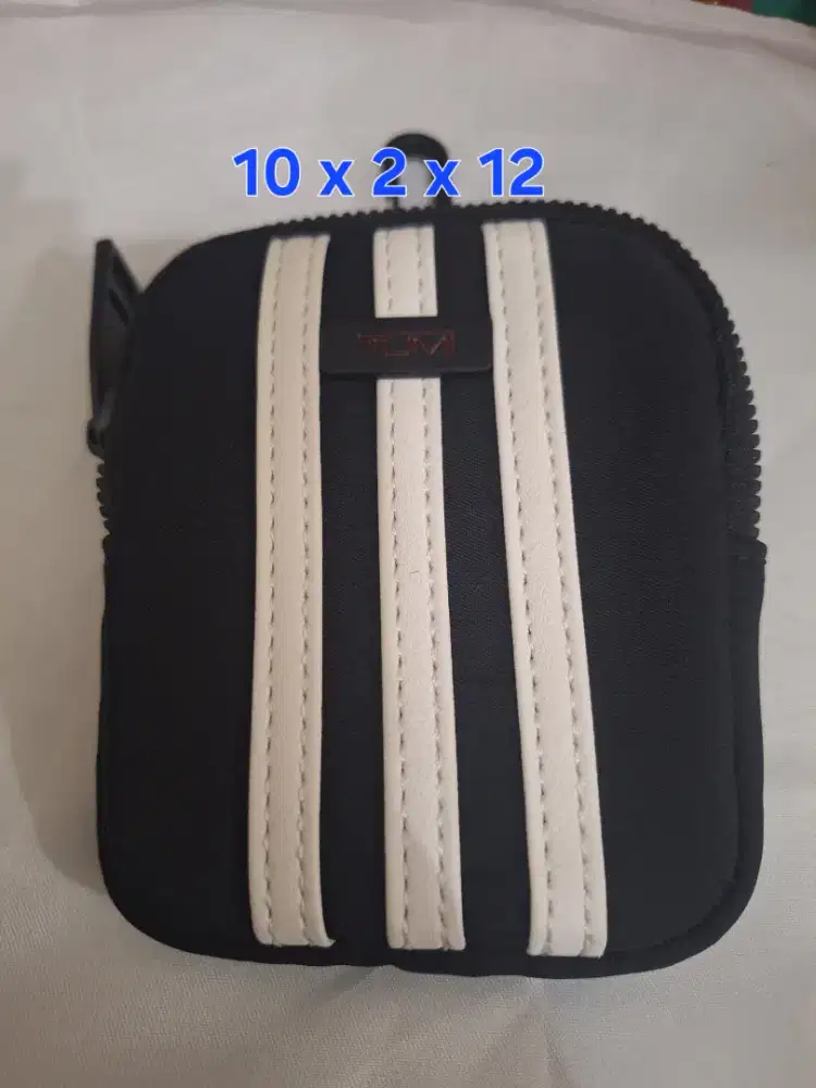 Dompet branded 
Tumi uk 10 x 2 x 12 
Limited edition 
Barang terawat p