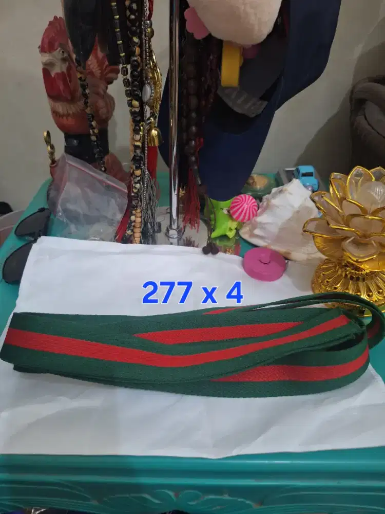 Tali tas untuk tas gucong 
Uk 277 x 4 warna 
Merah dan hijau 
Limited