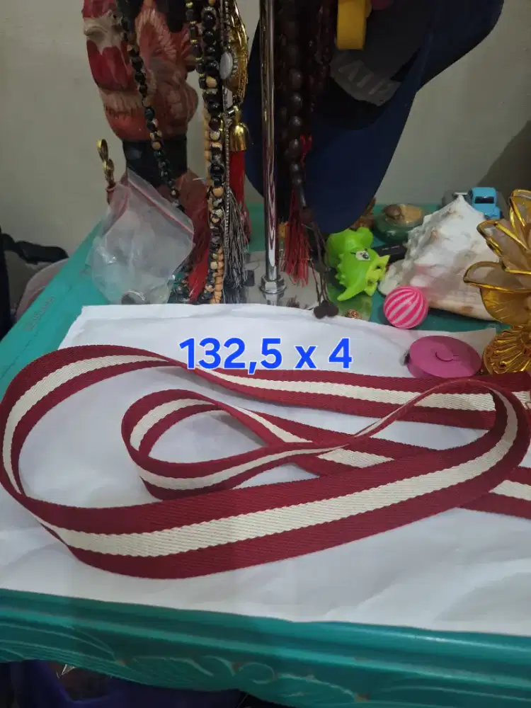 Tali tas untuk tas 
Uk 132,5 x 4 warna 
Merah putih 
Limited edition