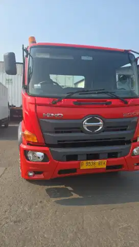 Hino SG 260 TH / Head trailer