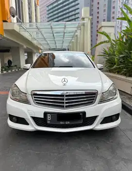 Mercedes-Benz C200/ W204
