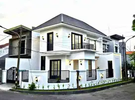 Baru Gress Rumah Rungkut Asri - MODERN STYLE