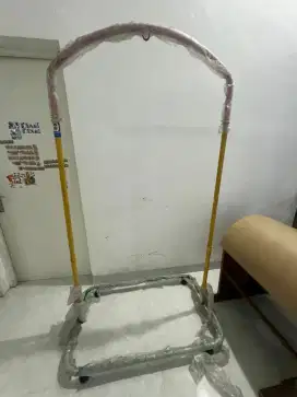 Tiang besi ayunan