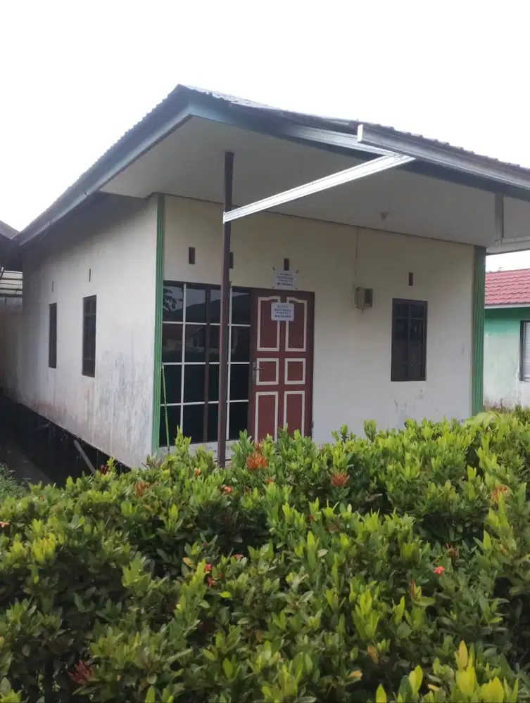 Rumah dikontrakkan jalan pilau Kuala Kapuas depan SD Katolik