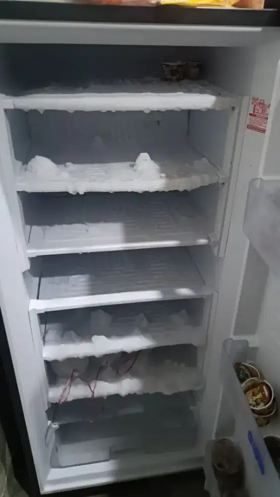Sharp freezer es batu