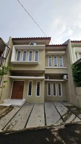 Disewakan Rumah Lokasi Strategis dekat Pesanggrahan