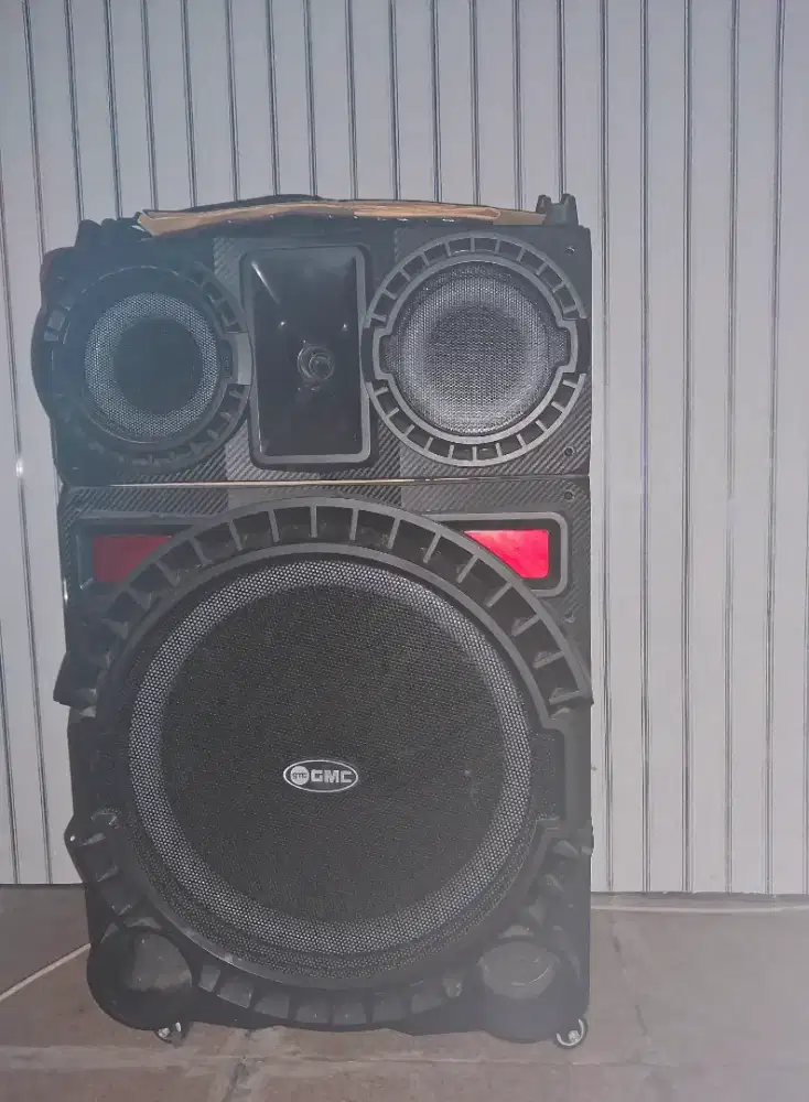 Speaker bluetooth karaokean GMC 2.700.000 Nego