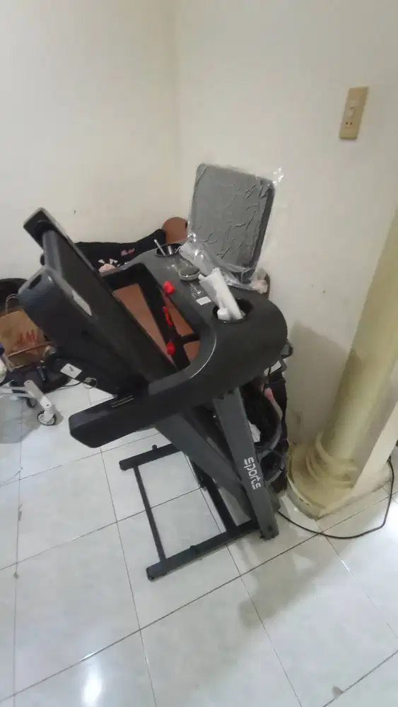 DIJUAL TREADMILL BEKAS LIKE NEW 98%