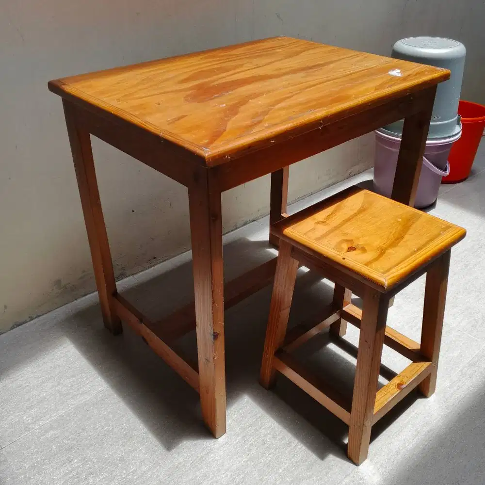 Set Meja dan Kursi Kayu Bagus