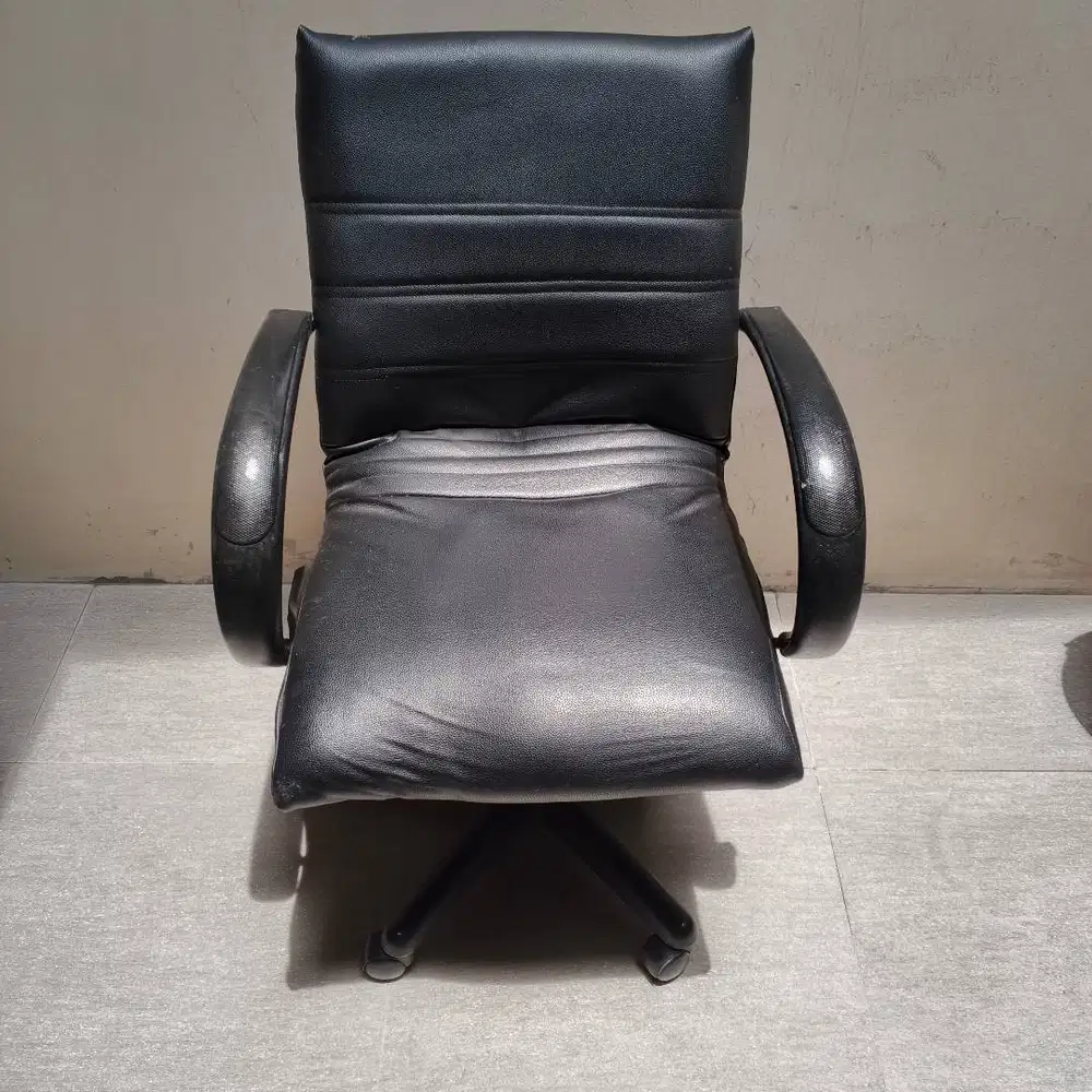 Kursi Kantor Bahan Kulit Nyaman Bagus