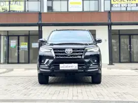 Fortuner 2.4 VRZ GR Sport AT 2022