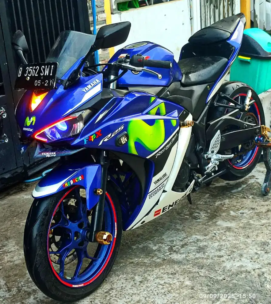 Yamaha R25 Movistar