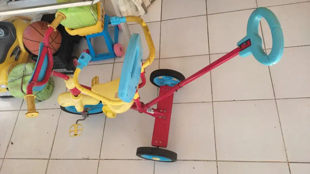 Sepeda anak roda tiga