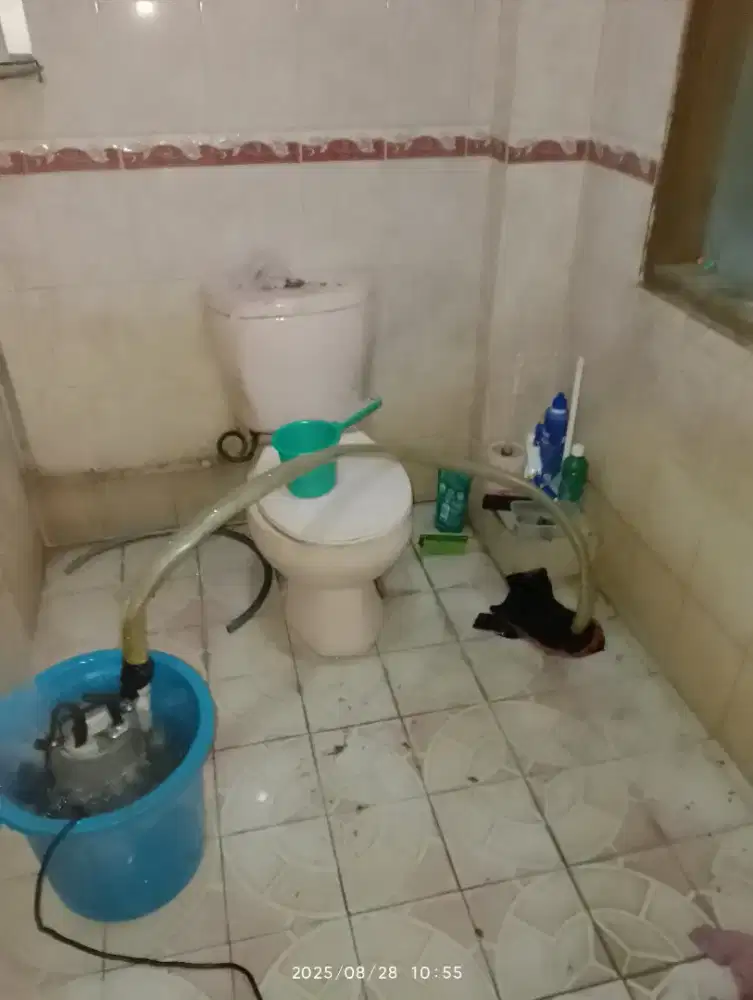 Pendorongan kamar mandi mampet