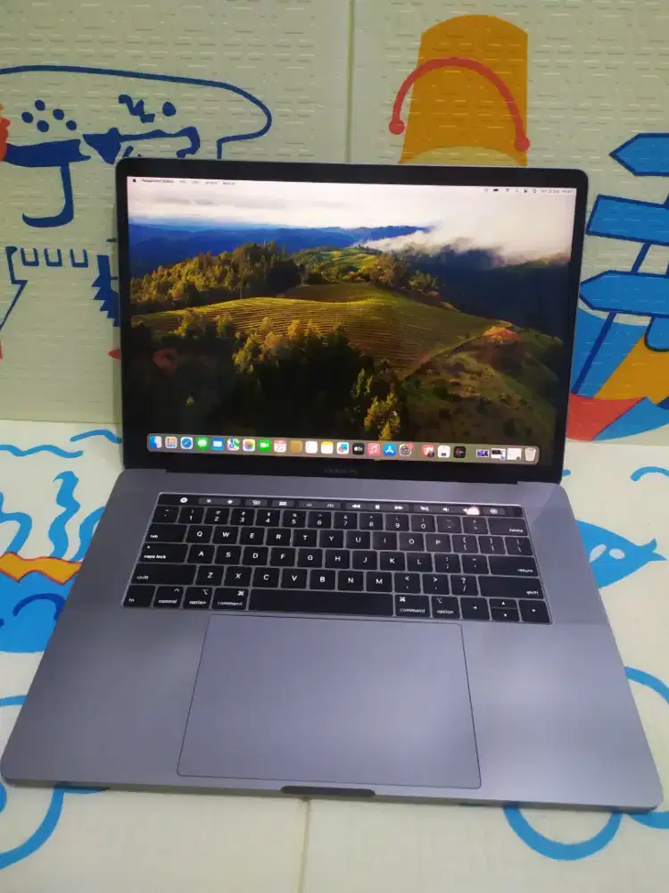 MacBook Pro Retina 2019 Toschbar core i7 NVIDIA 4GB Ram 16GB/SSD 256GB
