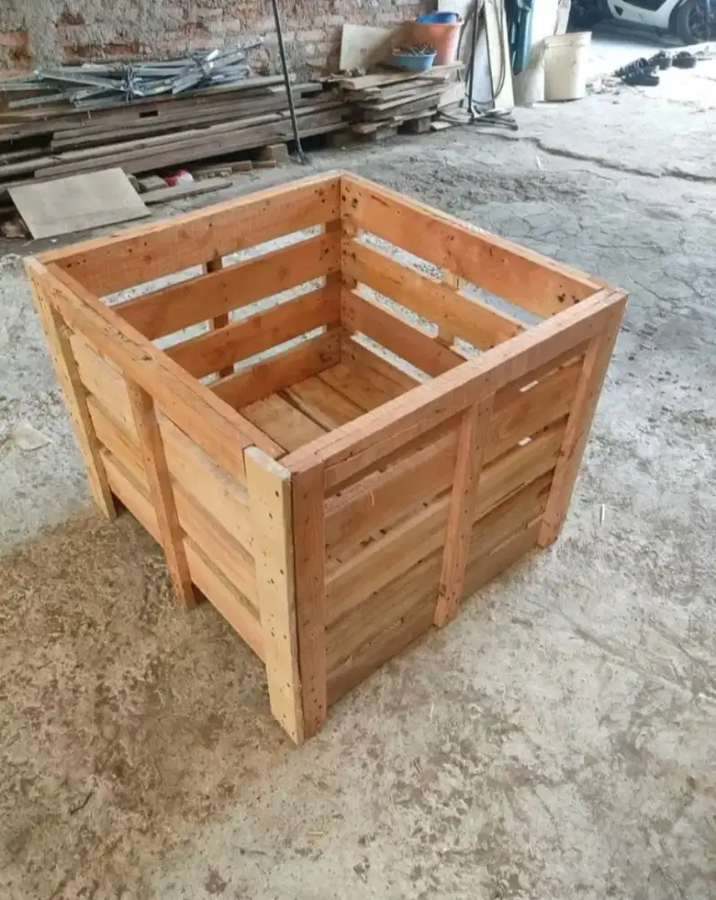 Pembuatan packing/peti kayu berbagai ukuran, palet kayu dan gerobak