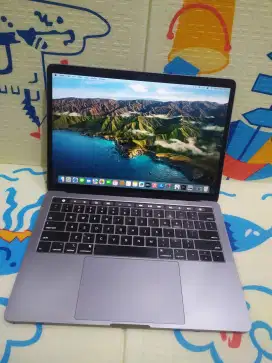 MacBook Pro Retina 2019 Touchbar Intel core i5 
Ram 8 GB
SSD 128 GB