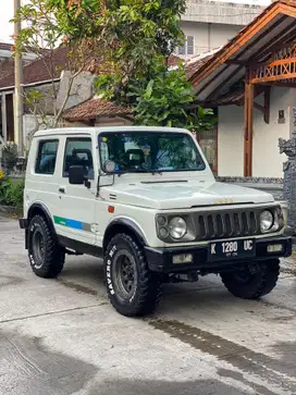 Suzuki Jimny 1990 Bensin