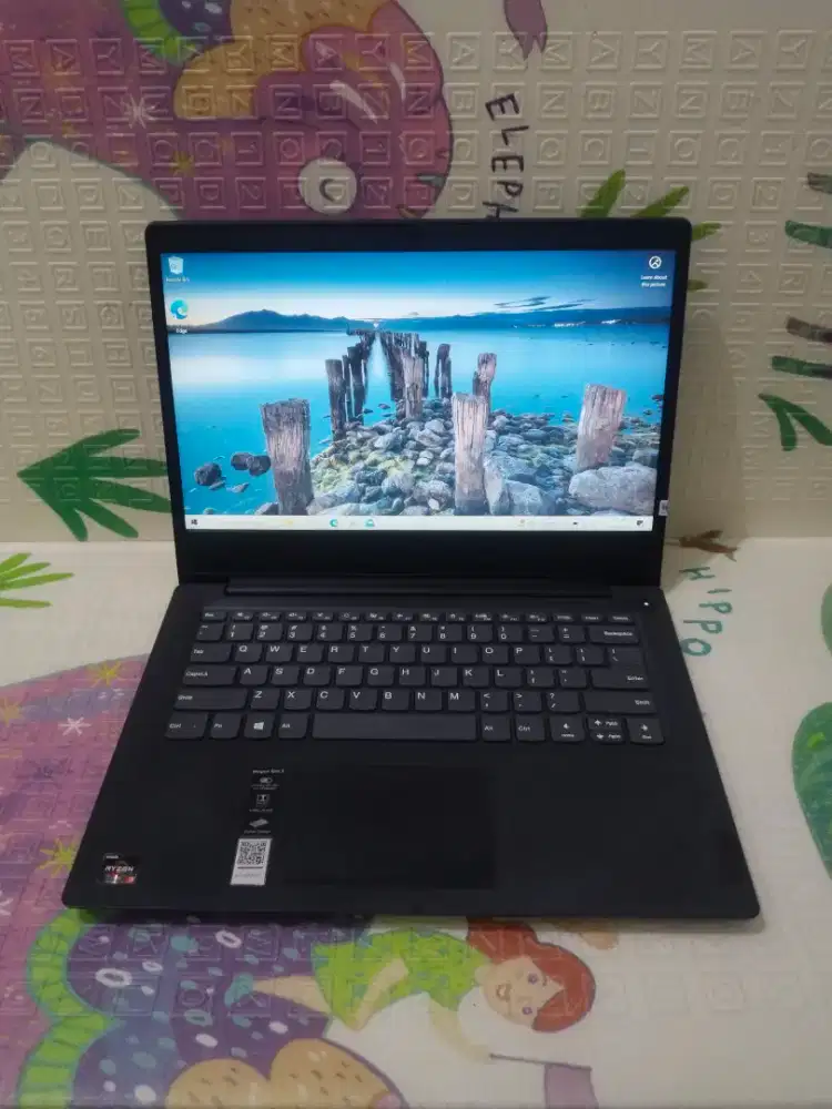 Lenovo ideaped Slim 3
AMD Ryzen 3 Gen 3250U
Ram 8 GB 
SSD 256 GB