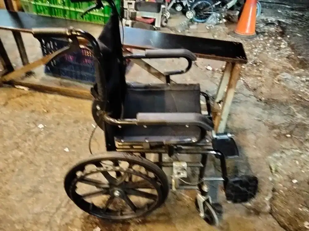 Dijual kursi roda bekas