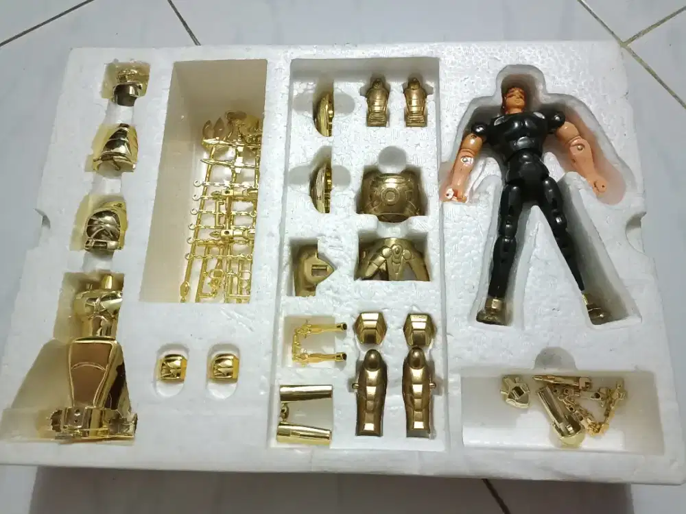 Action Figure Mainan Rare Vintage Saint Seiya Libra Gold Gratis 1